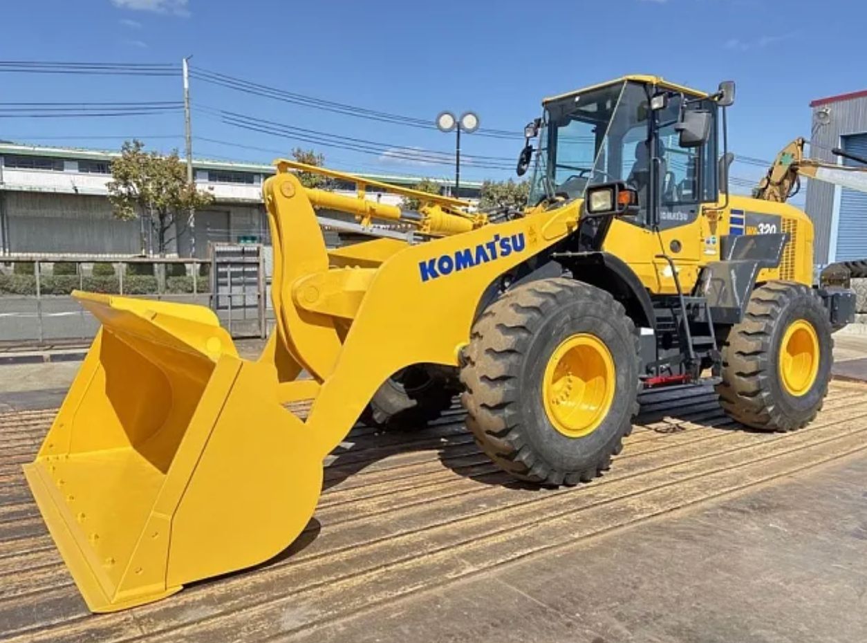 2015 Komatsu WA320-7